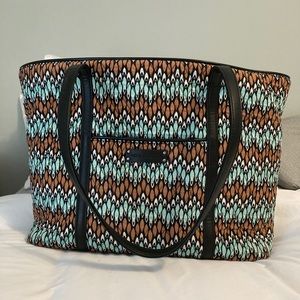 Vera Bradley lap top bag. Used once! Like new. 🙃